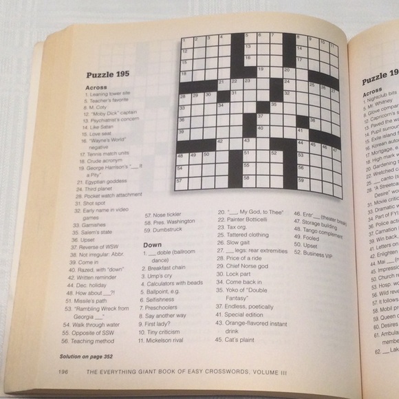 The Everything Giant Book Of Easy Crosswords - Picture 3 of 3